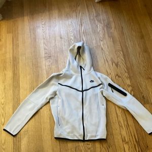 White Nike tech fleece size M Great condition!